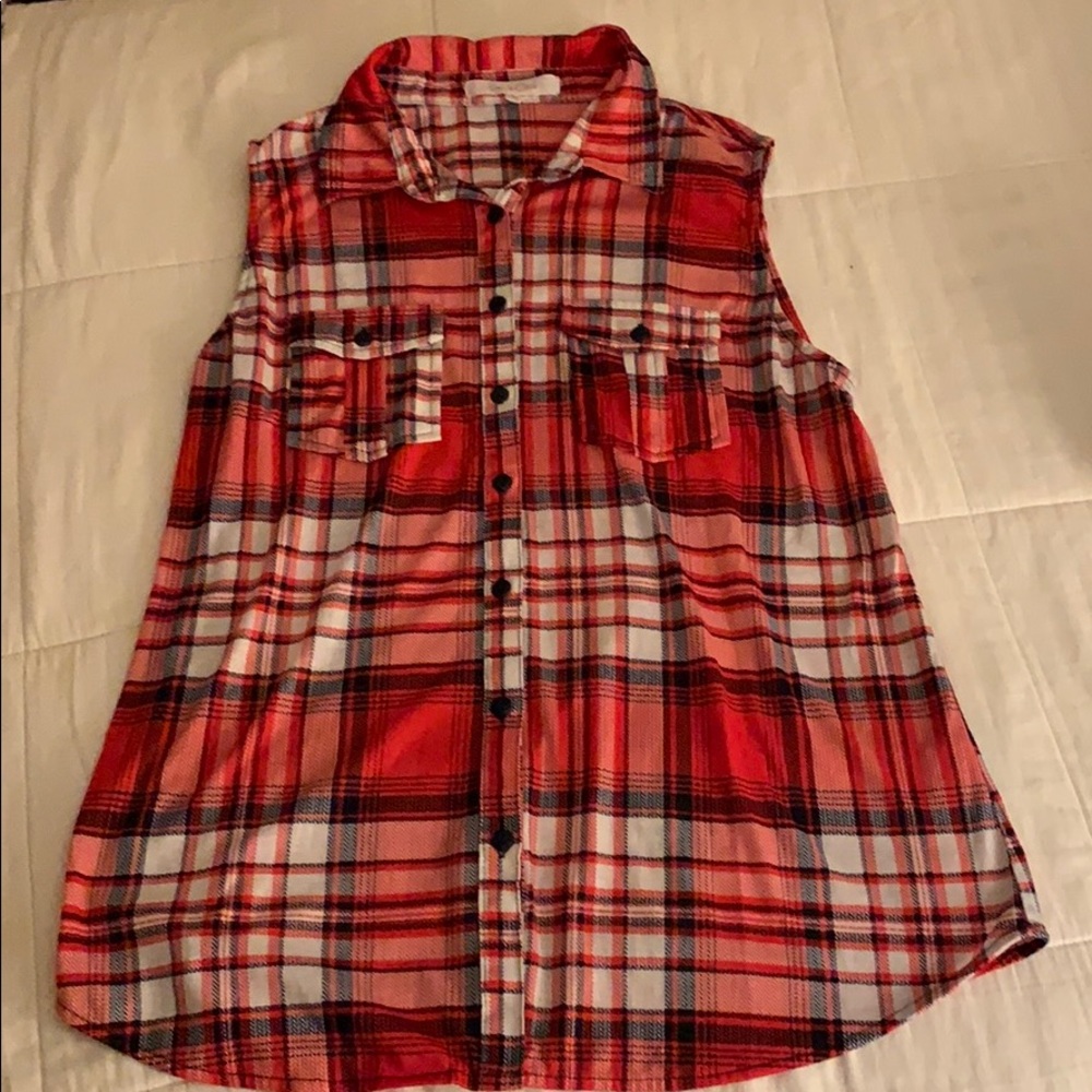 PLAID SLEEVELESS BUTTON UP